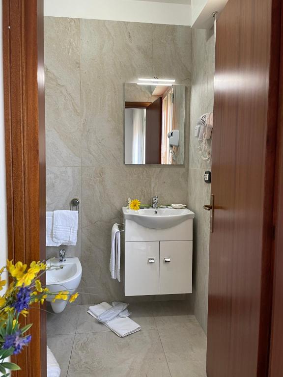 Koupelna v ubytování HOTEL LA PLAYA