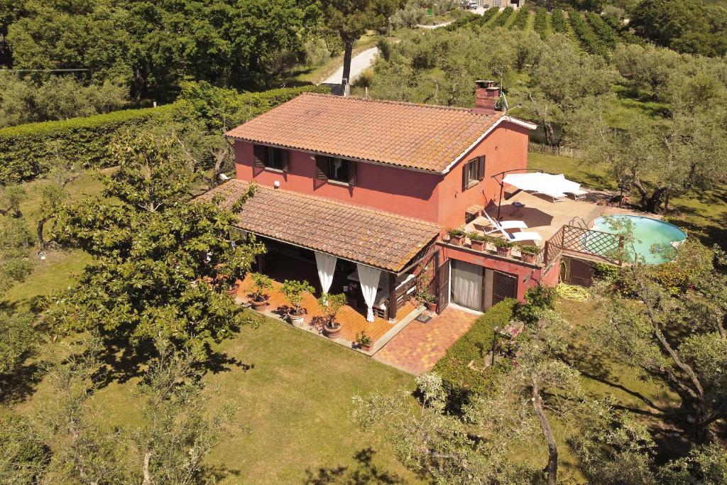 an aerial view of a house with a swimming pool at Casale Pontarello - Happy Rentals in Vetralla