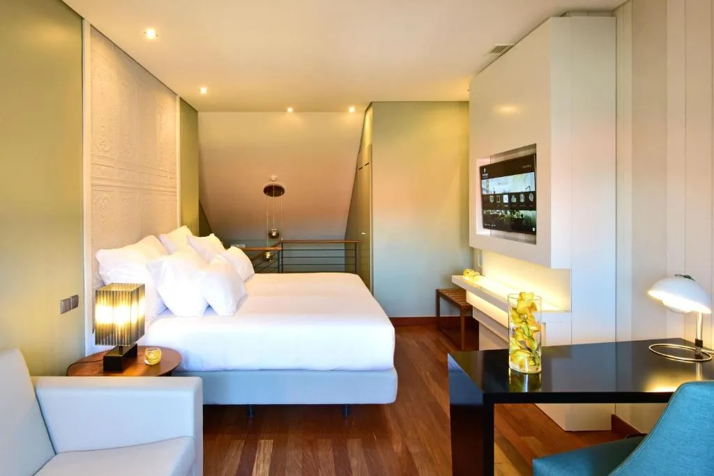 Mezzanine with King Size Bed