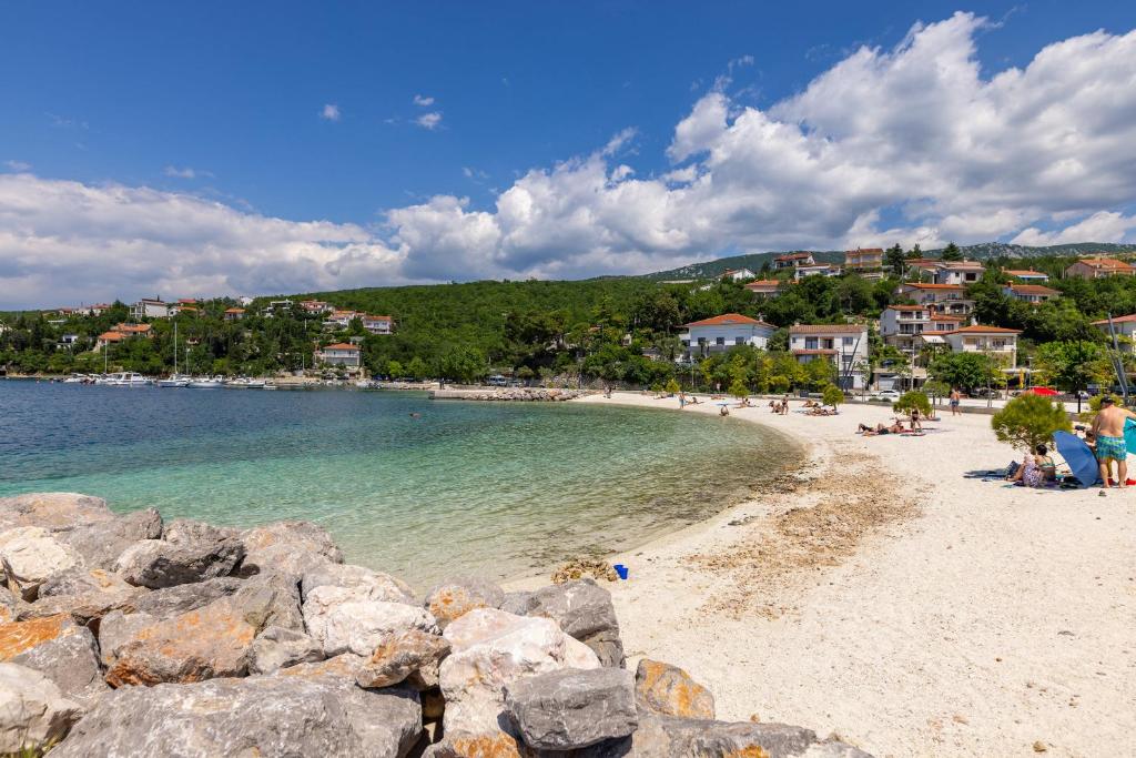 Peisaj natural din apropierea acestui aparthotel