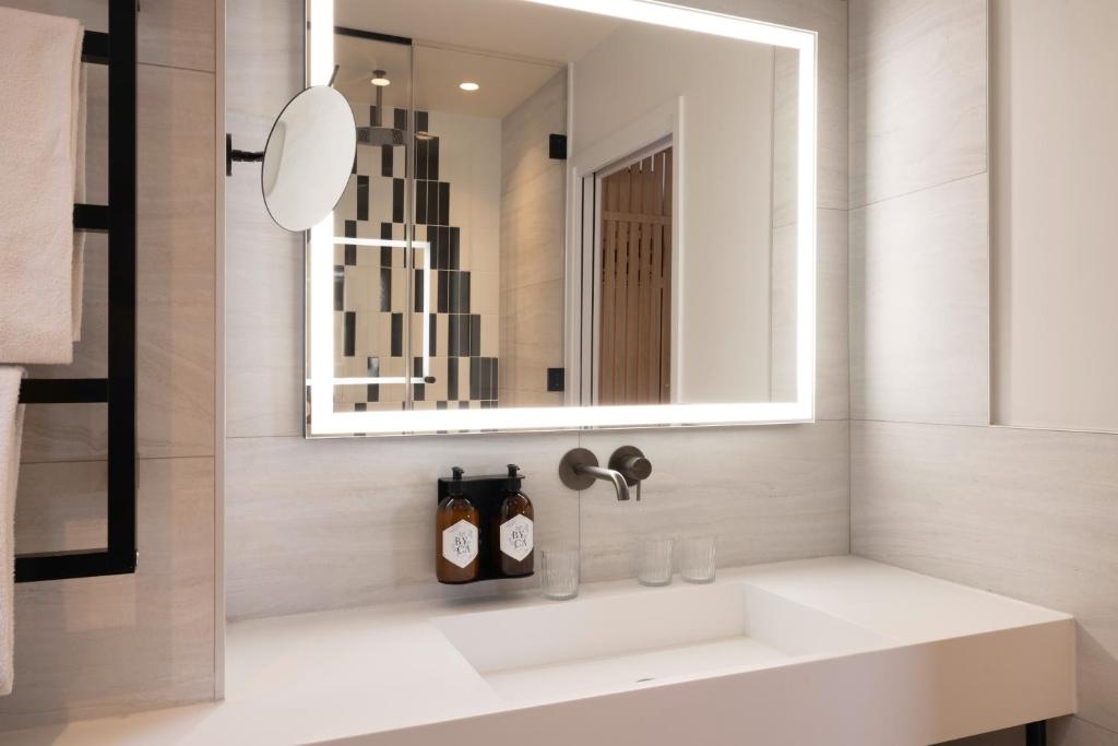 Hôtel Raspail Montparnasse - Resim 30