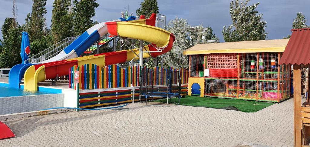 Herní místnost nebo prostor pro děti v ubytování Santorini Beach Hotel Koblevo