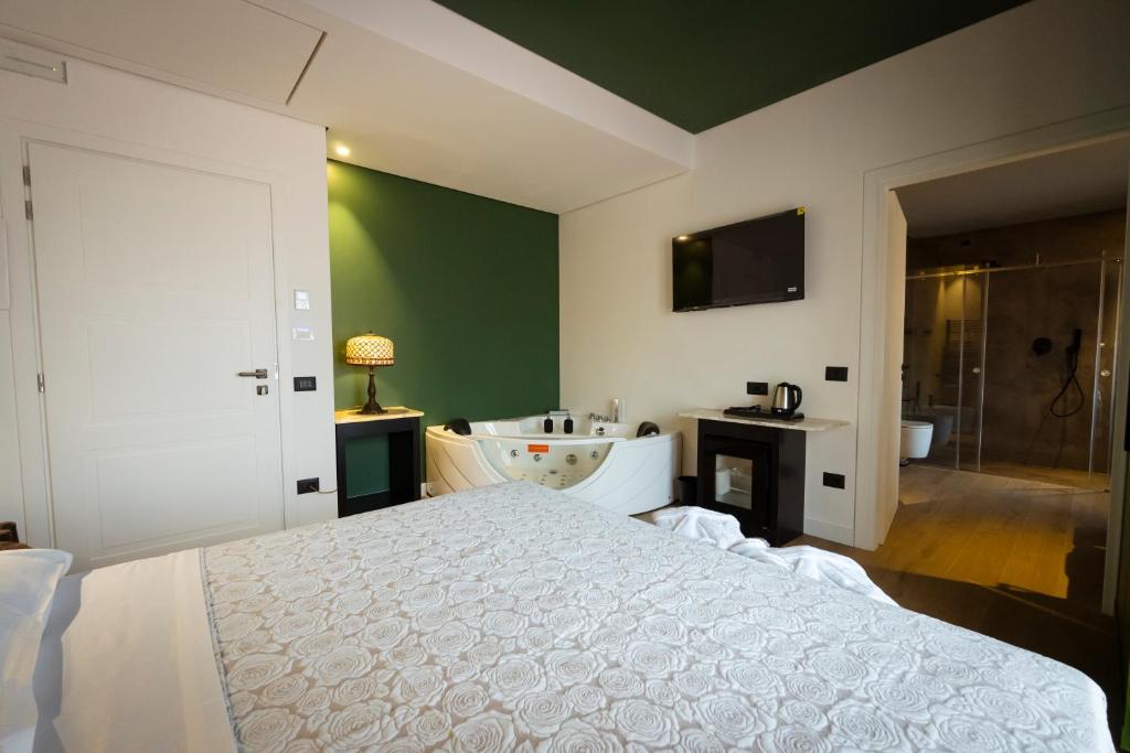 Un pat sau paturi într-o cameră la Hotel Le Rose