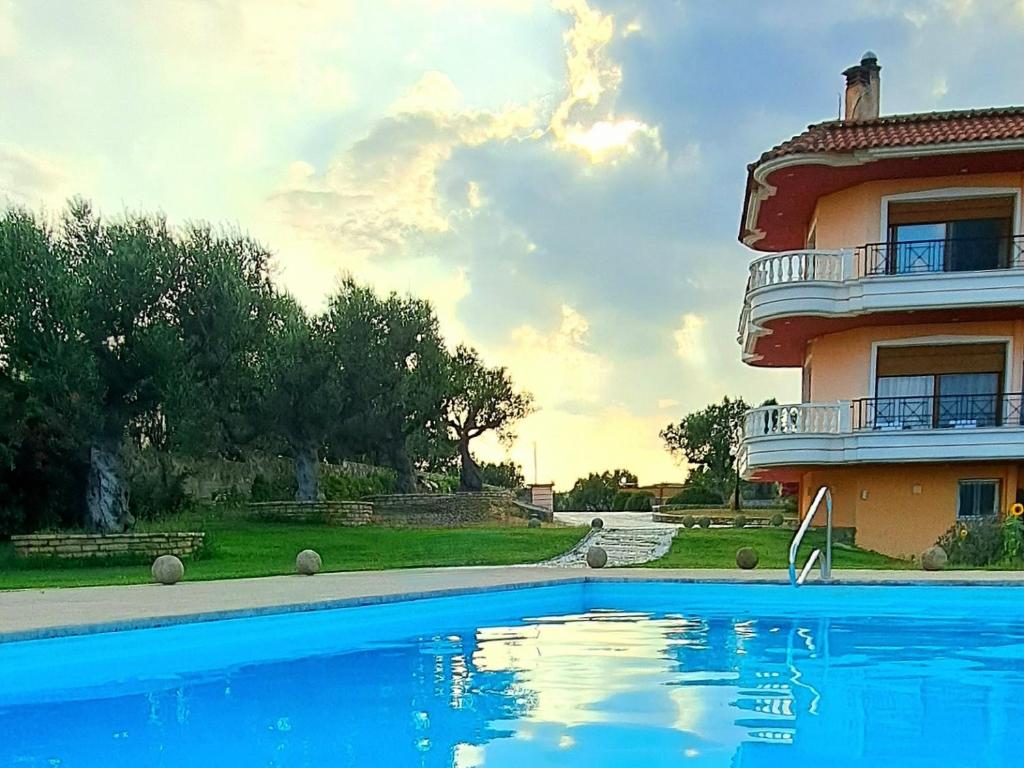 Bazén v ubytování Foinikounta view nebo v jeho okolí