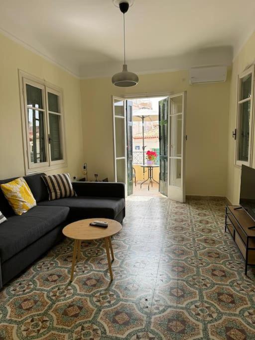 Alma Spacious designed city center apartment, Kalamata (updated