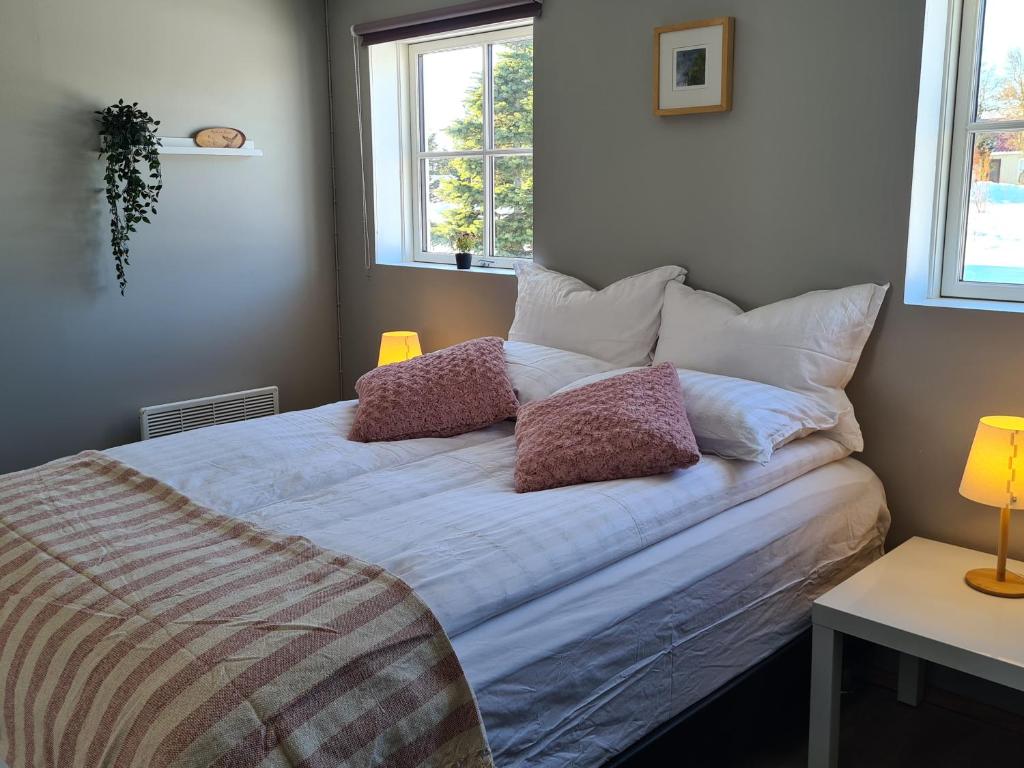 Postel nebo postele na pokoji v ubytování Hallfreðarstaðir 1 Apartments
