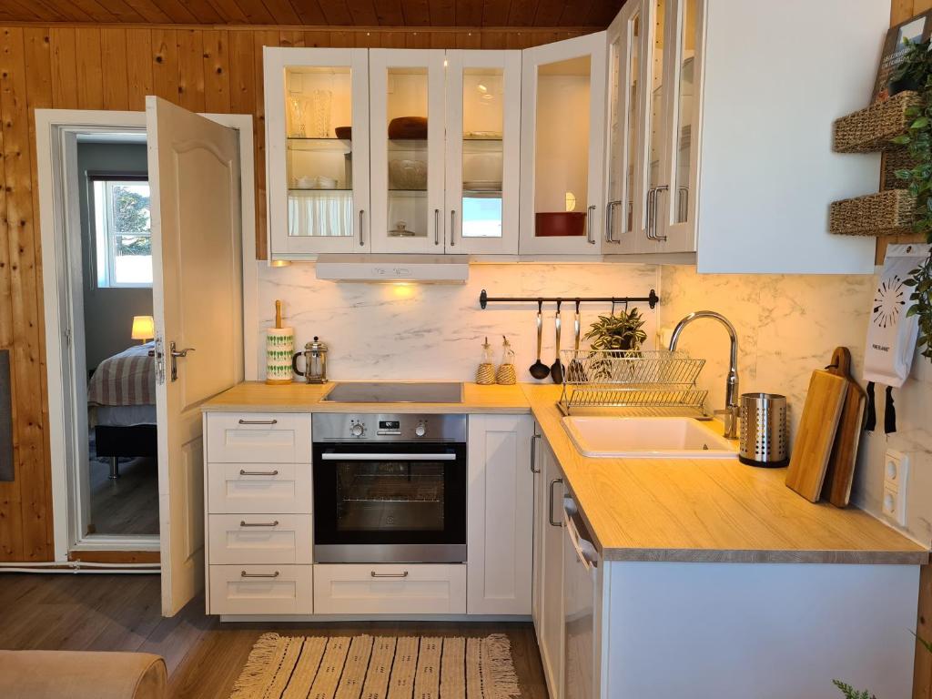 Kuchyň nebo kuchyňský kout v ubytování Hallfreðarstaðir 1 Apartments