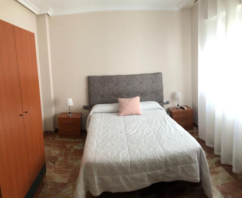Cama ou camas em um quarto em Alojamiento Mirasierra