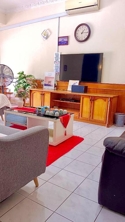 Gambar di galeri bagi Sabah homestay 16pax stay near Imago 15minutes strong WiFi Gathering Environment house di Kota Kinabalu