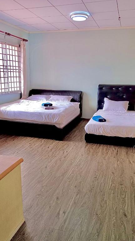 Gambar di galeri bagi Sabah homestay 16pax stay near Imago 15minutes strong WiFi Gathering Environment house di Kota Kinabalu