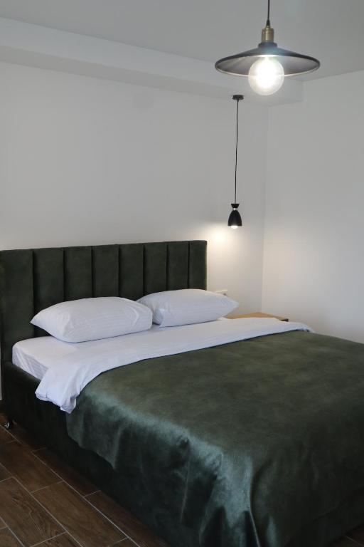 Postel nebo postele na pokoji v ubytování Aqua Hotel