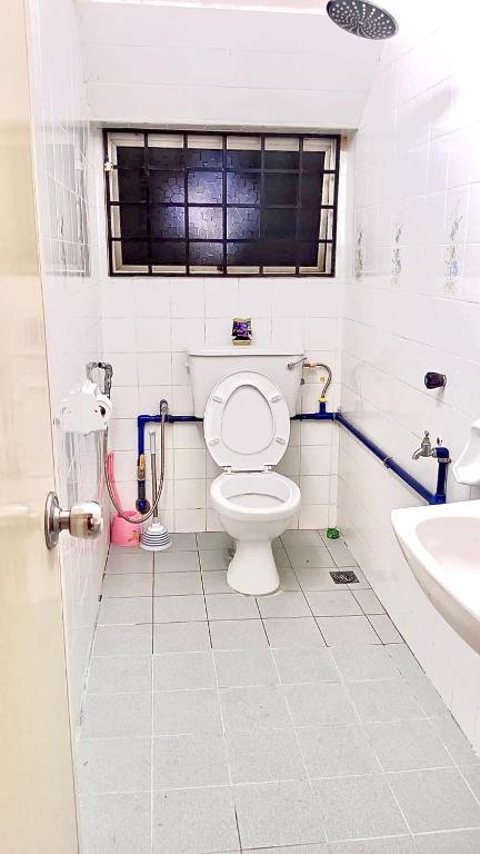 Gambar di galeri bagi Sabah homestay 16pax stay near Imago 15minutes strong WiFi Gathering Environment house di Kota Kinabalu