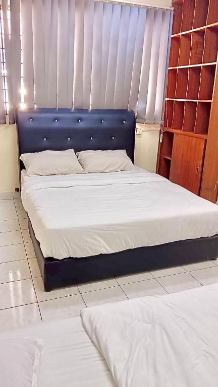 Gambar di galeri bagi Sabah homestay 16pax stay near Imago 15minutes strong WiFi Gathering Environment house di Kota Kinabalu