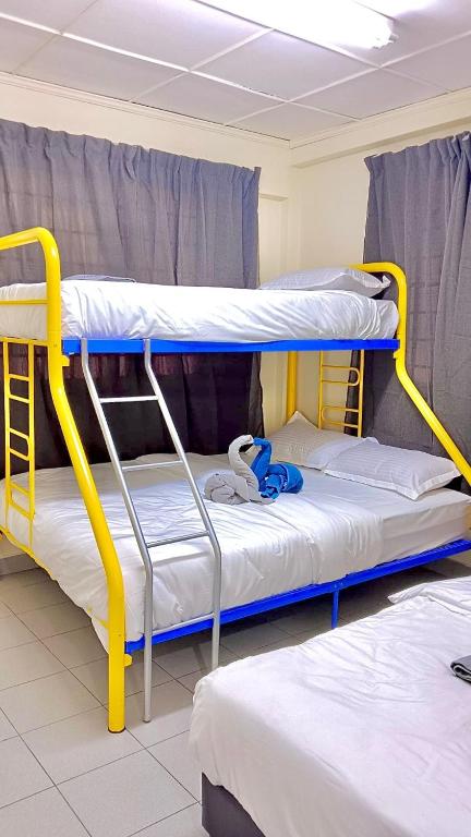 Gambar di galeri bagi Sabah homestay 16pax stay near Imago 15minutes strong WiFi Gathering Environment house di Kota Kinabalu