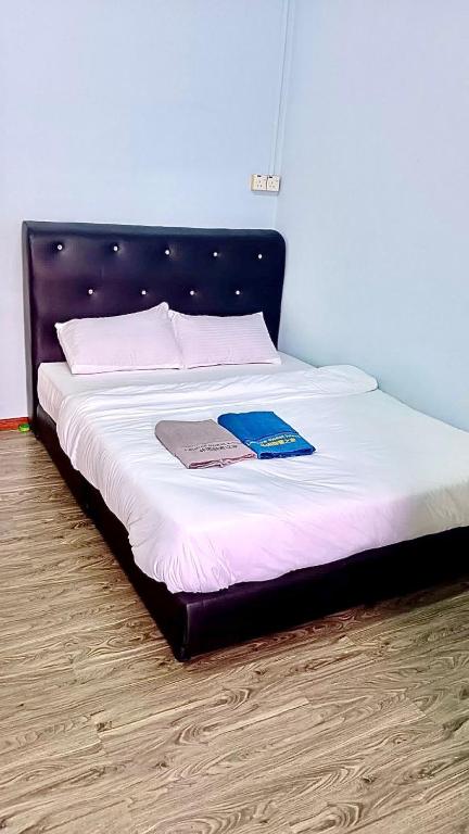 Gambar di galeri bagi Sabah homestay 16pax stay near Imago 15minutes strong WiFi Gathering Environment house di Kota Kinabalu