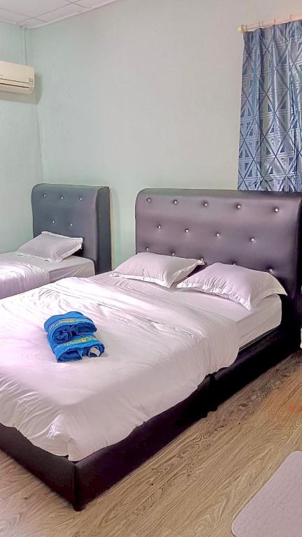 Gambar di galeri bagi Sabah homestay 16pax stay near Imago 15minutes strong WiFi Gathering Environment house di Kota Kinabalu