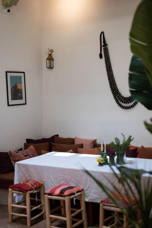 Posezení v ubytování Riad Petite Rêverie