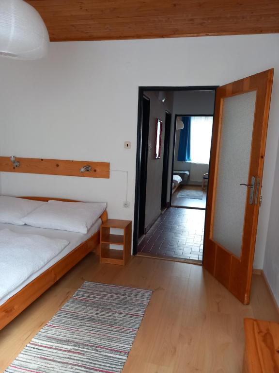 Postel nebo postele na pokoji v ubytování Penzion U Sochoru