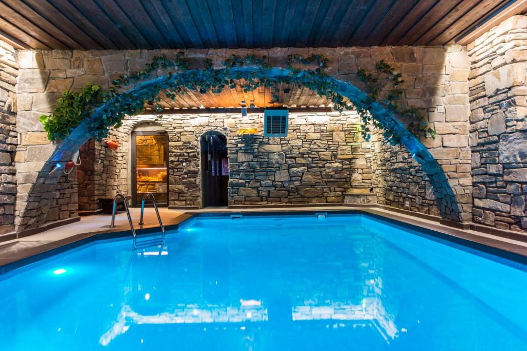 Bazén v ubytovaní Chata Walczaków -Blue Cave Cottage alebo v jeho blízkosti