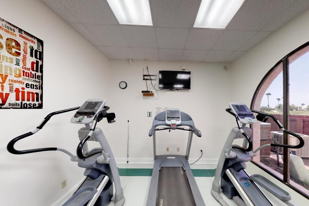 Fitness centrum a/nebo fitness zařízení v ubytování Long Island Village Unit 831