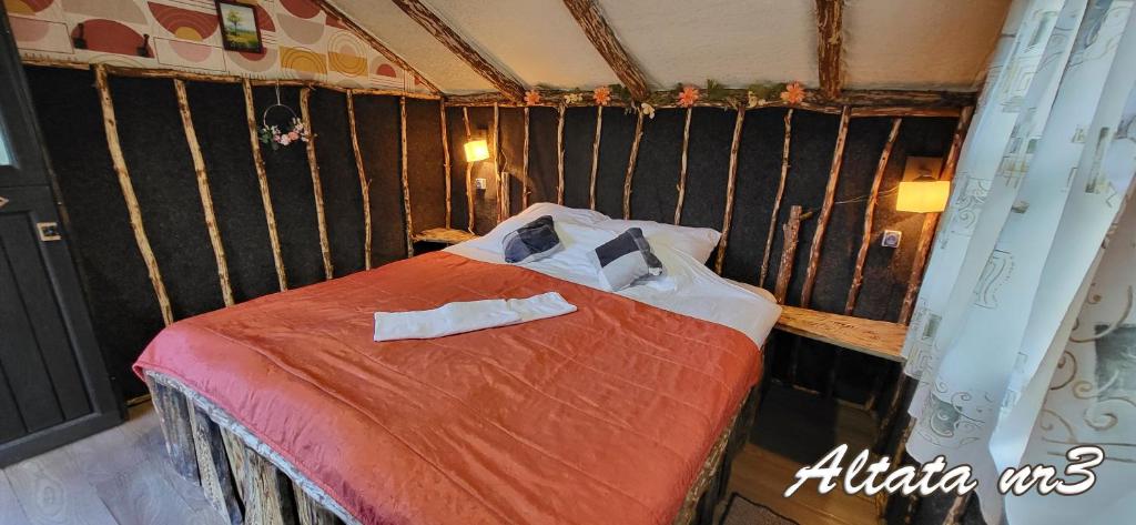 Postel nebo postele na pokoji v ubytování Altana letnia nr1 - Herbergerówka Agroturystyka na wsi