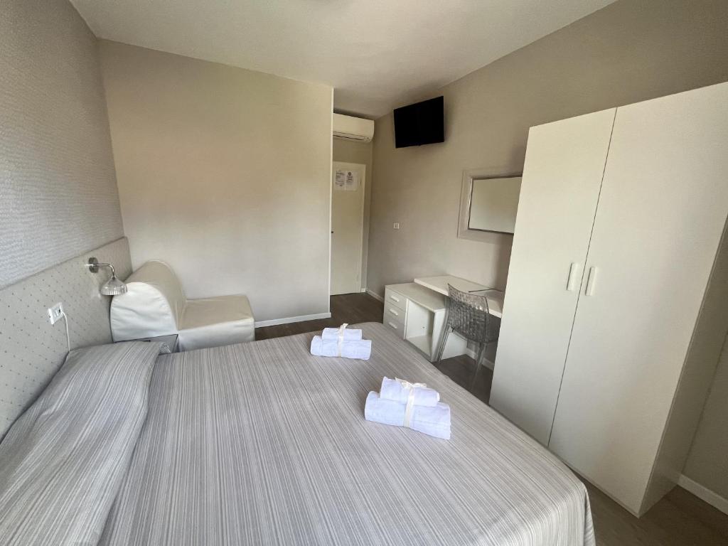 Łóżko lub łóżka w pokoju w obiekcie Hotel Villa Rosa