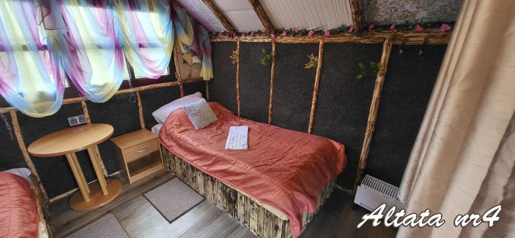 Postel nebo postele na pokoji v ubytování Altana letnia nr1 - Herbergerówka Agroturystyka na wsi