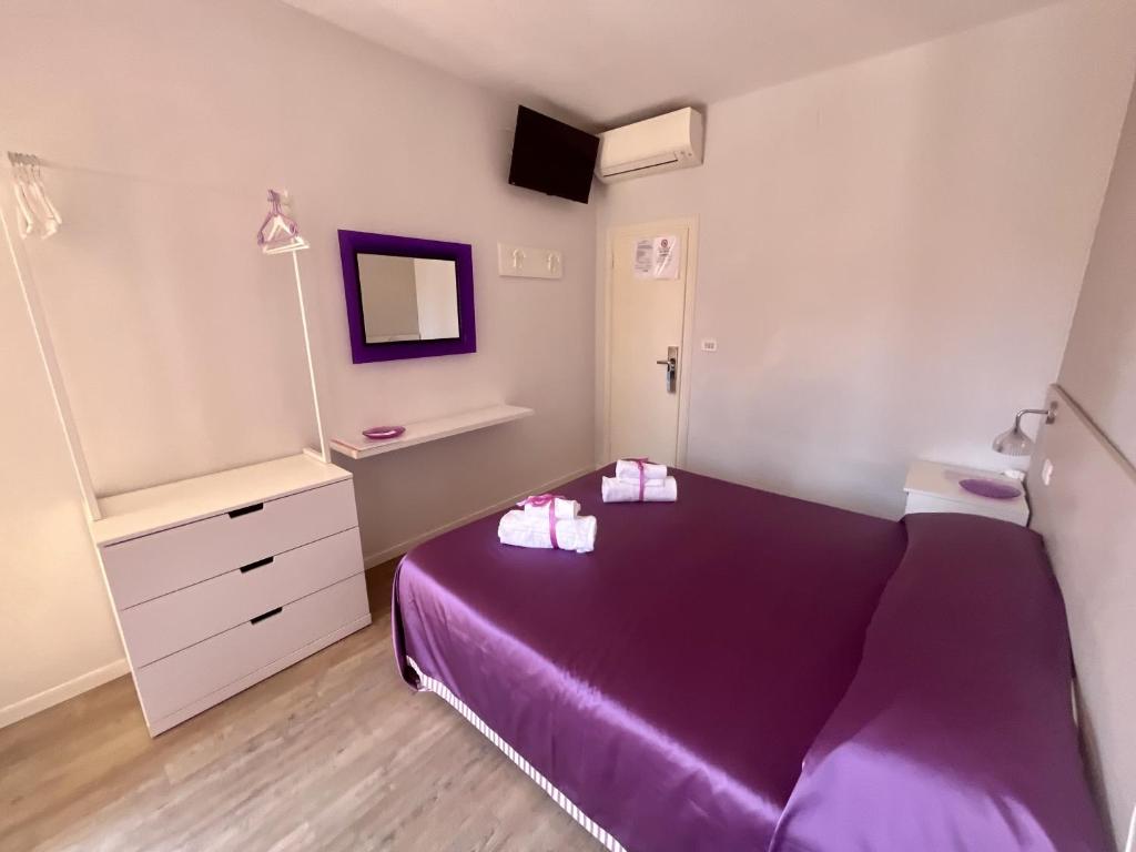 Łóżko lub łóżka w pokoju w obiekcie Hotel Villa Rosa