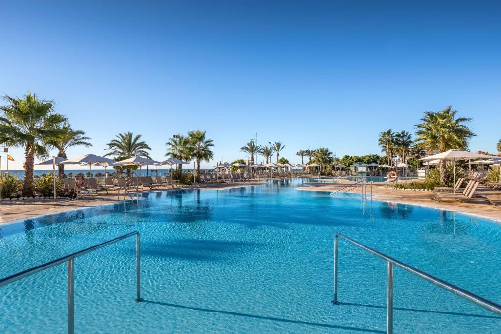 Бассейн в Occidental Torremolinos Playa или поблизости