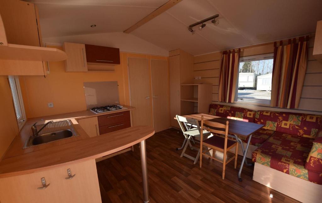 Kuchyň nebo kuchyňský kout v ubytování Vias-Plage Camping Les Salisses Quality Holidays