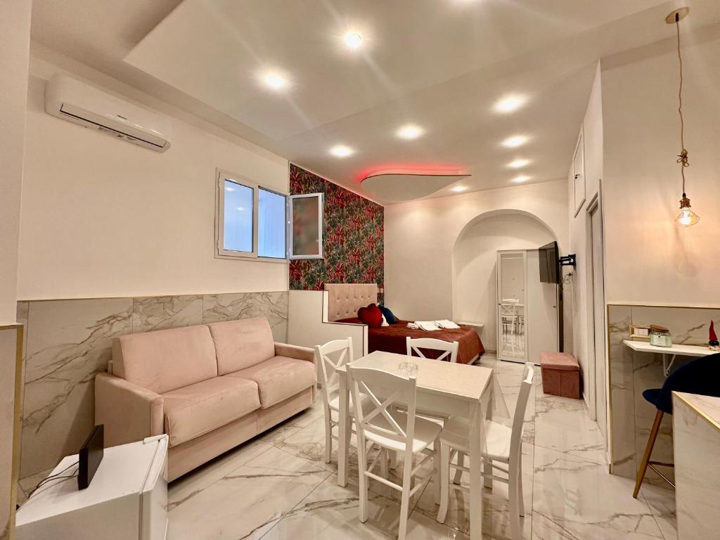 House Santa Fè - Centro Storico Napoli, vicino a Metro e Stazione