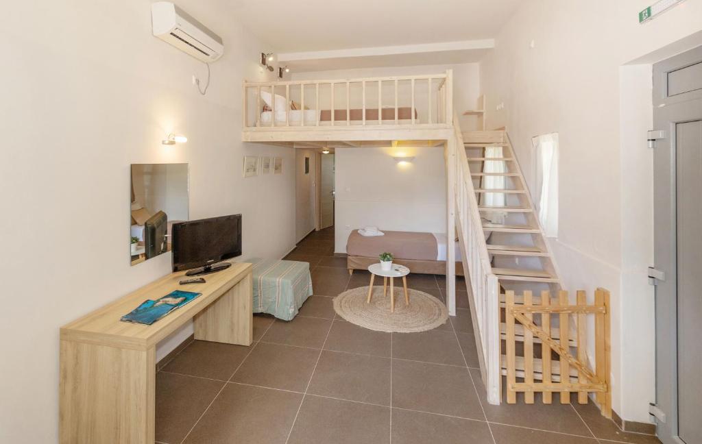 TV a/nebo společenská místnost v ubytování Oinoni's Home - AIAKOS studio