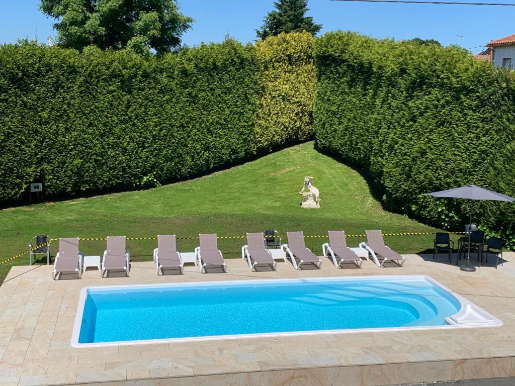 Bazén v ubytování Hotel Barreiro nebo v jeho okolí