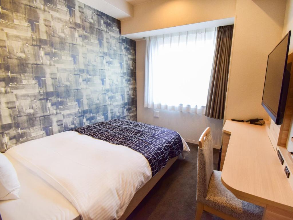 Postel nebo postele na pokoji v ubytování APA Hotel Kyoto Gojo Omiya