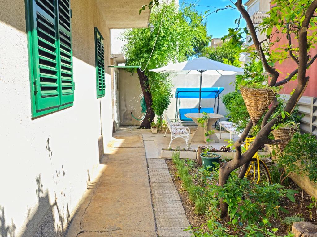 Vonkajšia záhrada v ubytovaní Apartman Moga Dida