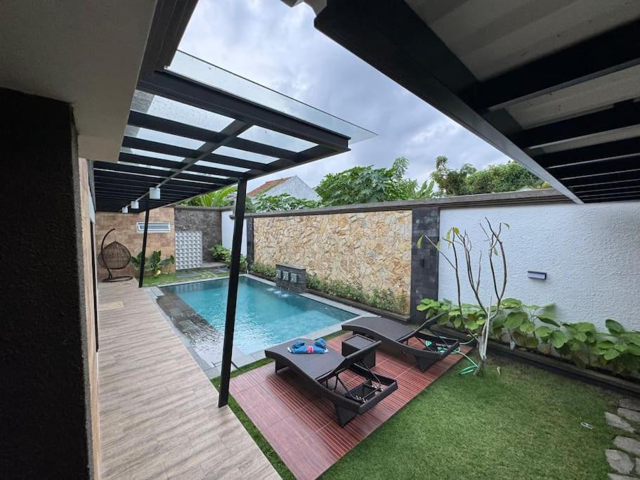 Kolam renang di atau di dekat Villa Medea Banyuwangi
