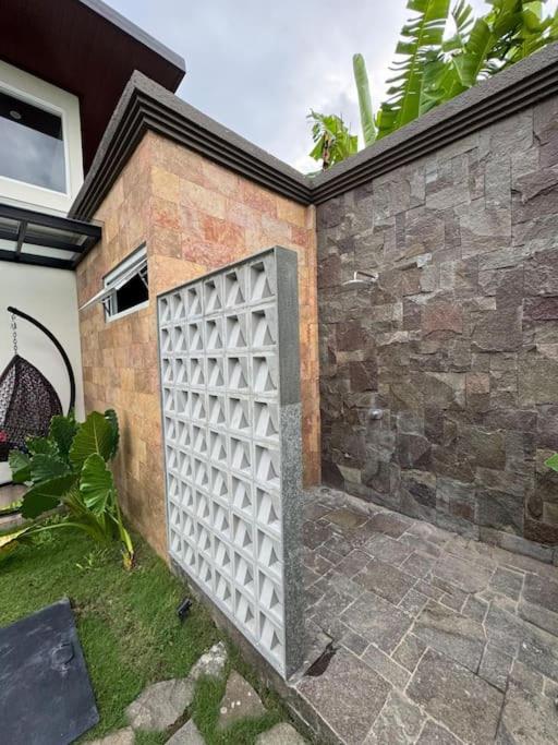Gedung tempat vila berlokasi