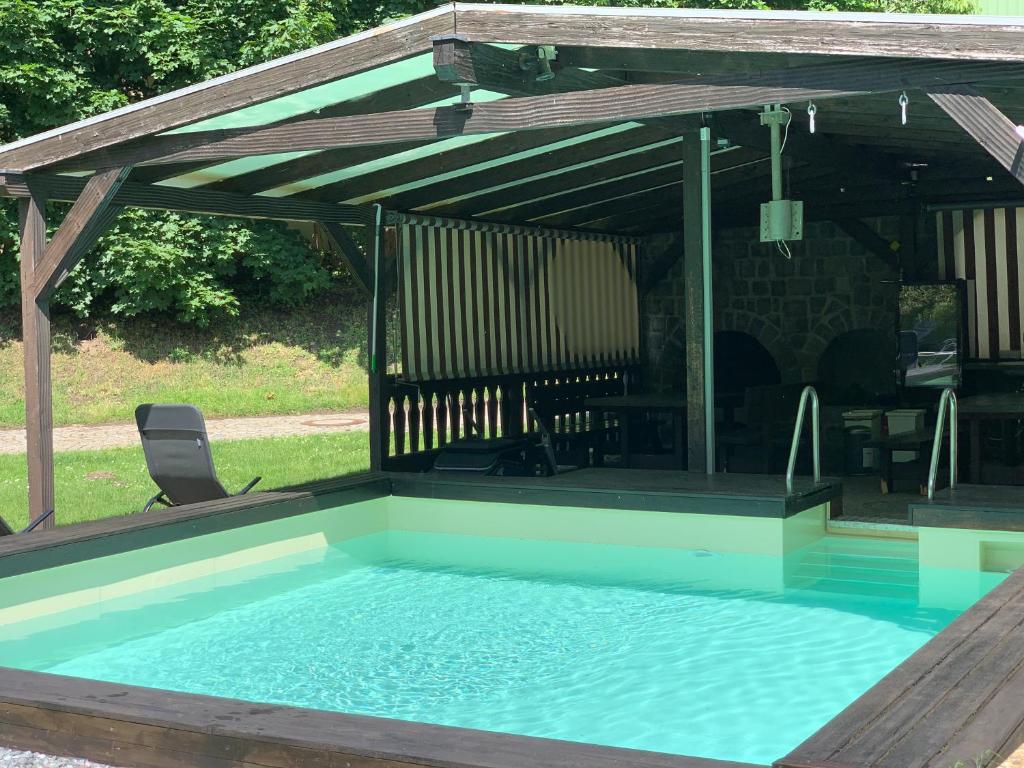 Villa mit Pool und Grillplatz in Regensburg - Wohnung Mit Zwei Schlafzimmern