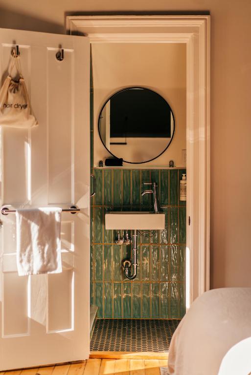 Somewhere Inn Collingwood Boutique Hotel photo