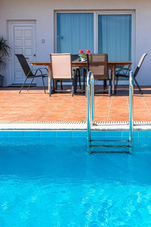 Piscina di DIMITRA apartment with private pool and sea view -the ground floor of a two storey building o nelle vicinanze