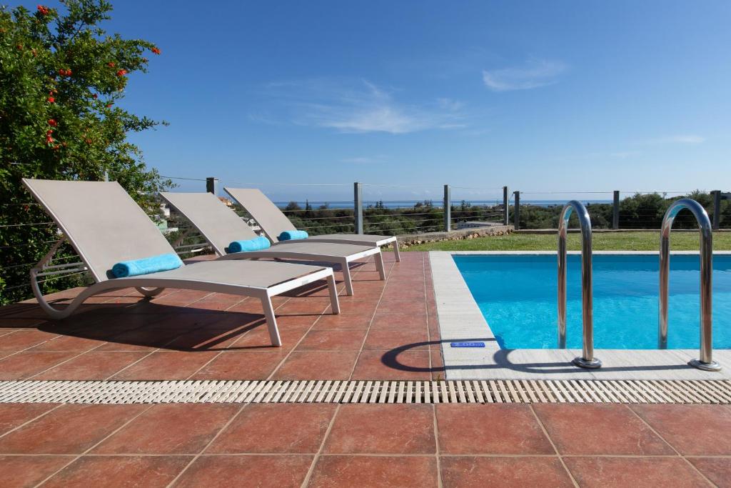 Piscina di DIMITRA apartment with private pool and sea view -the ground floor of a two storey building o nelle vicinanze