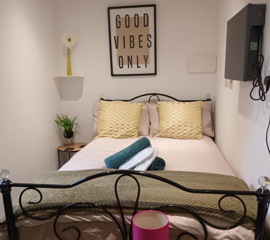 Un ou plusieurs lits dans un hébergement de l'établissement Le Hub - Roundhay Leeds - 1-Bed Studio Apartment