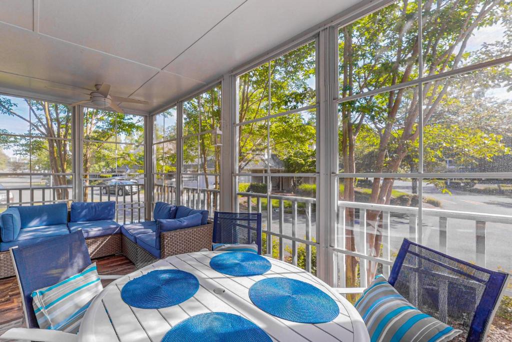 a screened in porch with a table and chairs at Sea Colony Canal II in Bethany Beach