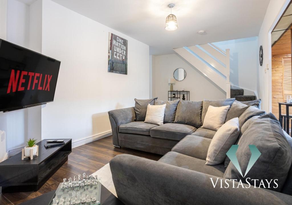 A seating area at New Modern Spacious 5 Bedroom House by Vista Stays Short Lets & Serviced Accommodation Manchester with Parking