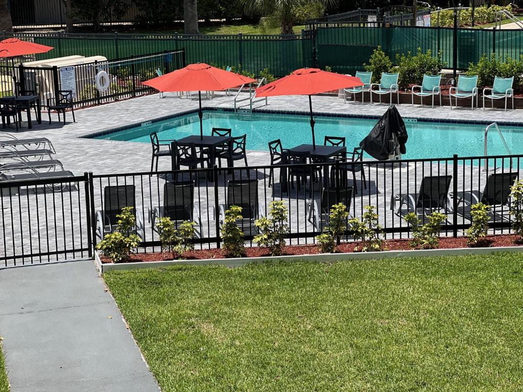 Clarion Inn Orlando International Drive - ICON Park - Superior Queen Room With Two Queen Beds - Non Smoking