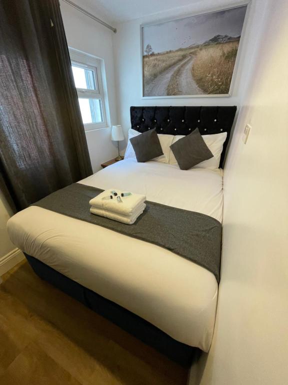 a bedroom with a large bed with at Blackheath Stay in London