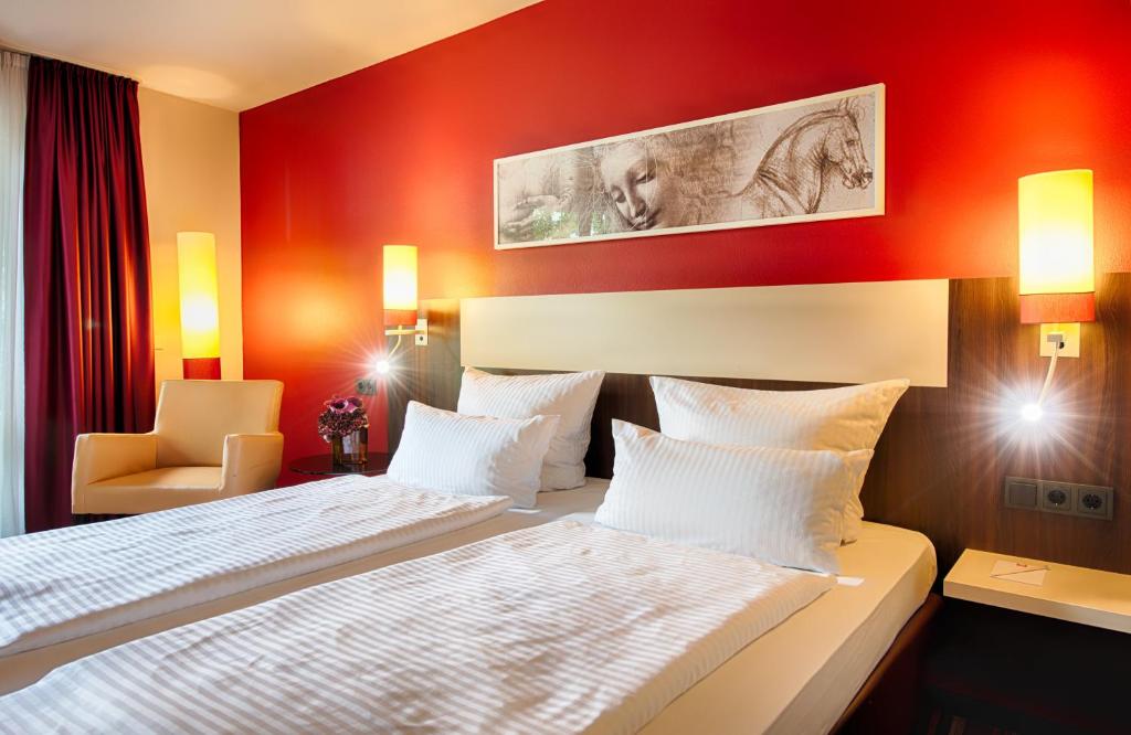 Postel nebo postele na pokoji v ubytování Leonardo Hotel Muenchen City West