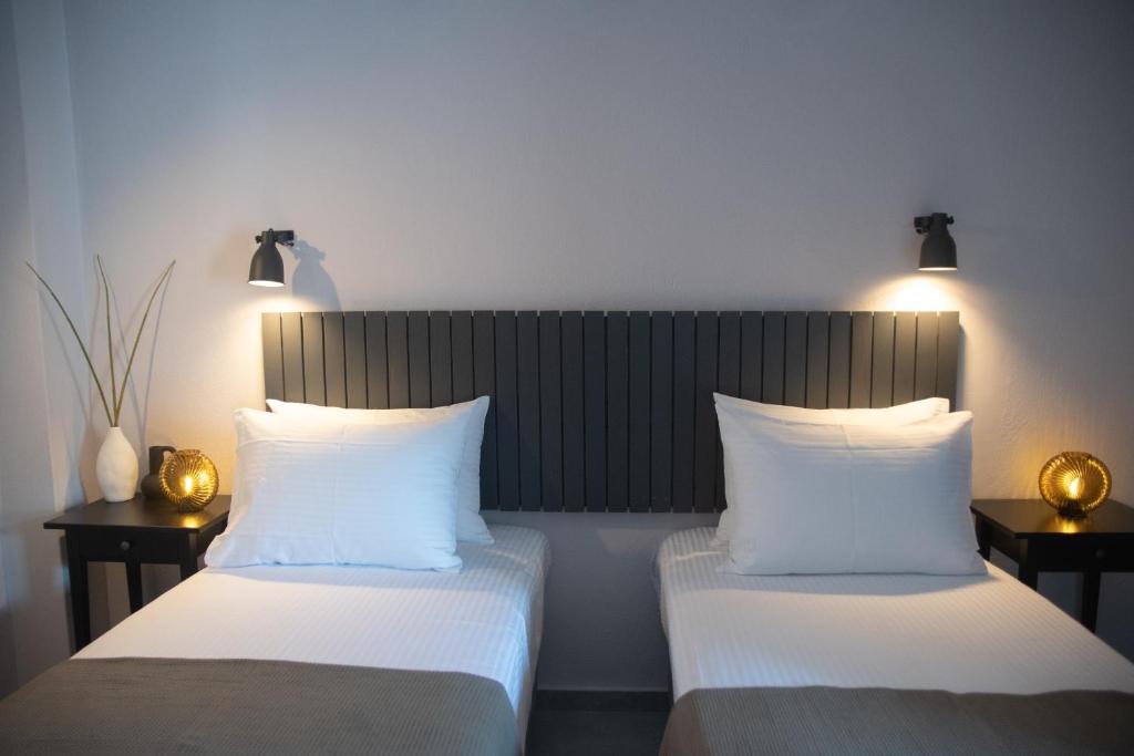Postel nebo postele na pokoji v ubytování Acropolis Hotel