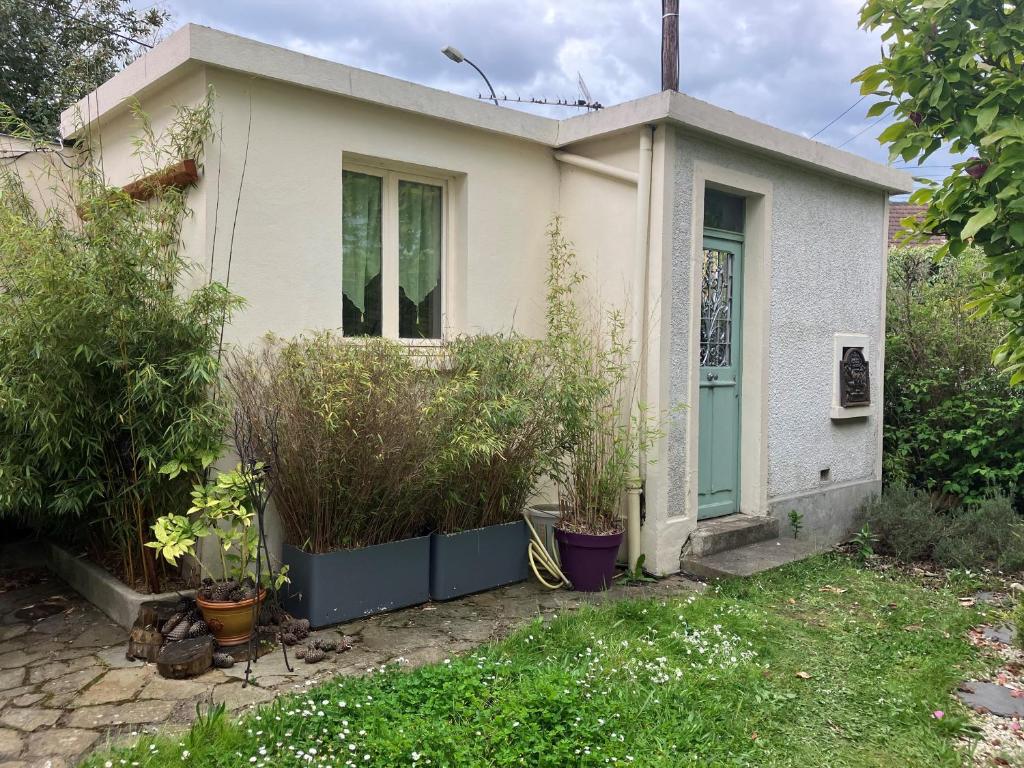Photo de la galerie de l'établissement Jolie petit studio indépendant lumineux de 13m2 dans un écrin de verdure, à Chatou