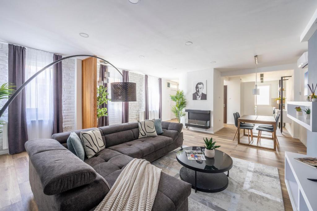 Exclusive & Central Duplex Residence by Prestige Homes 1073 Budapest, Erzsébet körút 35 kép - 1